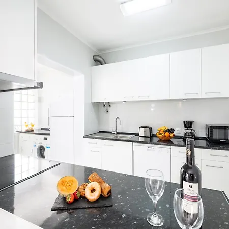 Villa In Albufeira Near Praia D Oura Beach * البوفيرا