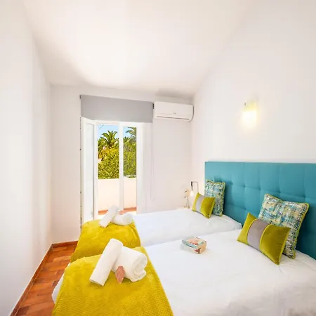 Villa In Albufeira Near Praia D Oura Beach البوفيرا