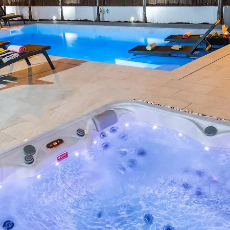 Villa In Albufeira Near Praia D Oura Beach البوفيرا